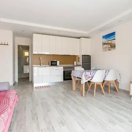 아파트 Luxury Flat, Few Minutes From Fanabe Beach! 아데제