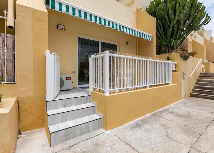 Апартаменти Luxury Flat, Few Minutes From Fanabe Beach!